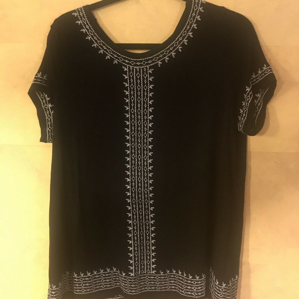 New w/tag Rafaella LG Top Embroidered Boho Chic Black/White Ultra Soft MFSR $50.